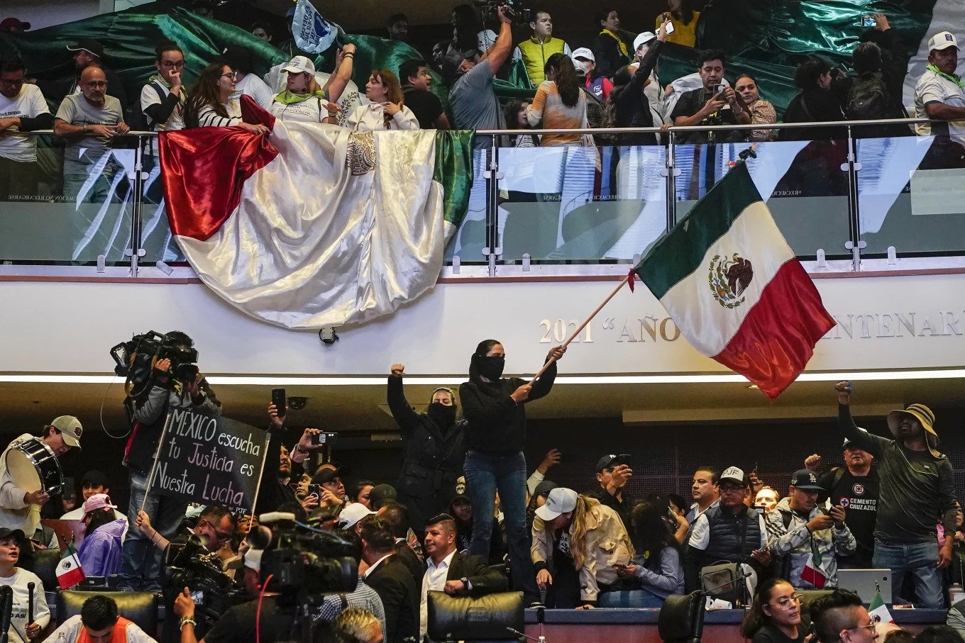 Mexikanischer Senat verabschiedet Gesetz, das Demonstranten zum Betreten von Sitzungssälen zwingt