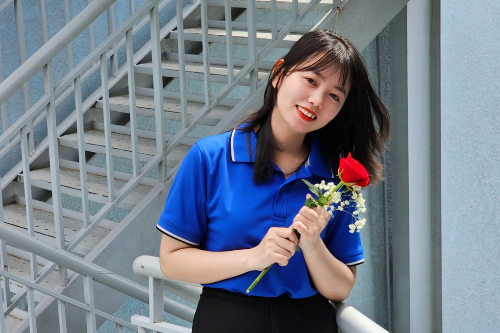 Cô gái người Nùng xuất sắc trong học tập, tích cực trong phong trào - 2