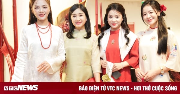 Vietnamese movie beauties in prime time show off their beauty in traditional Asian-style Tet ao dai