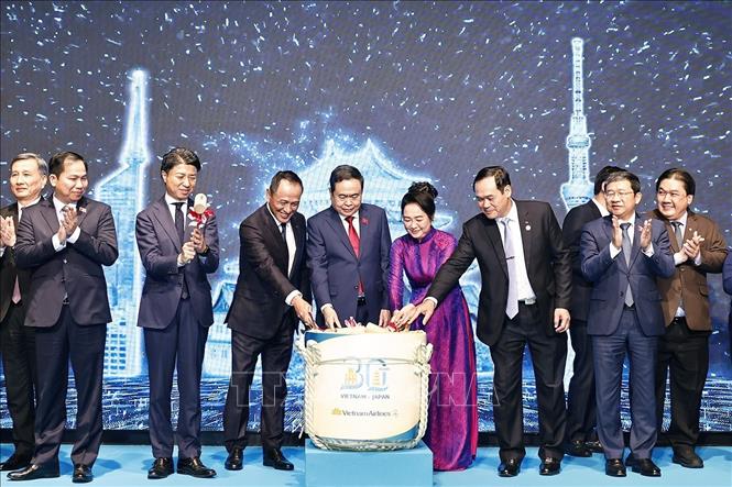 National Assembly Chairman attends 30th anniversary of Vietnam - Japan direct flight