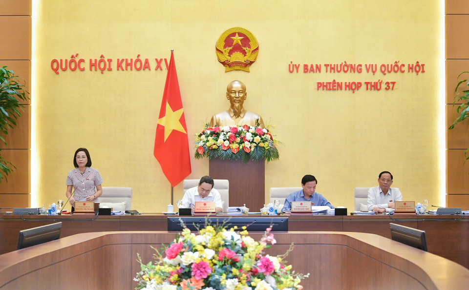 Den Vorsitz der Sitzung führte die stellvertretende Vorsitzende der Nationalversammlung, Nguyen Thi Thanh. Foto: Quochoi.vn