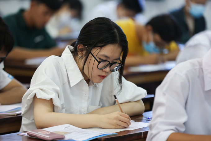 Los candidatos toman el examen de evaluación de competencias organizado por la Universidad Nacional de Ciudad Ho Chi Minh en marzo de 2023. Foto: Quynh Tran