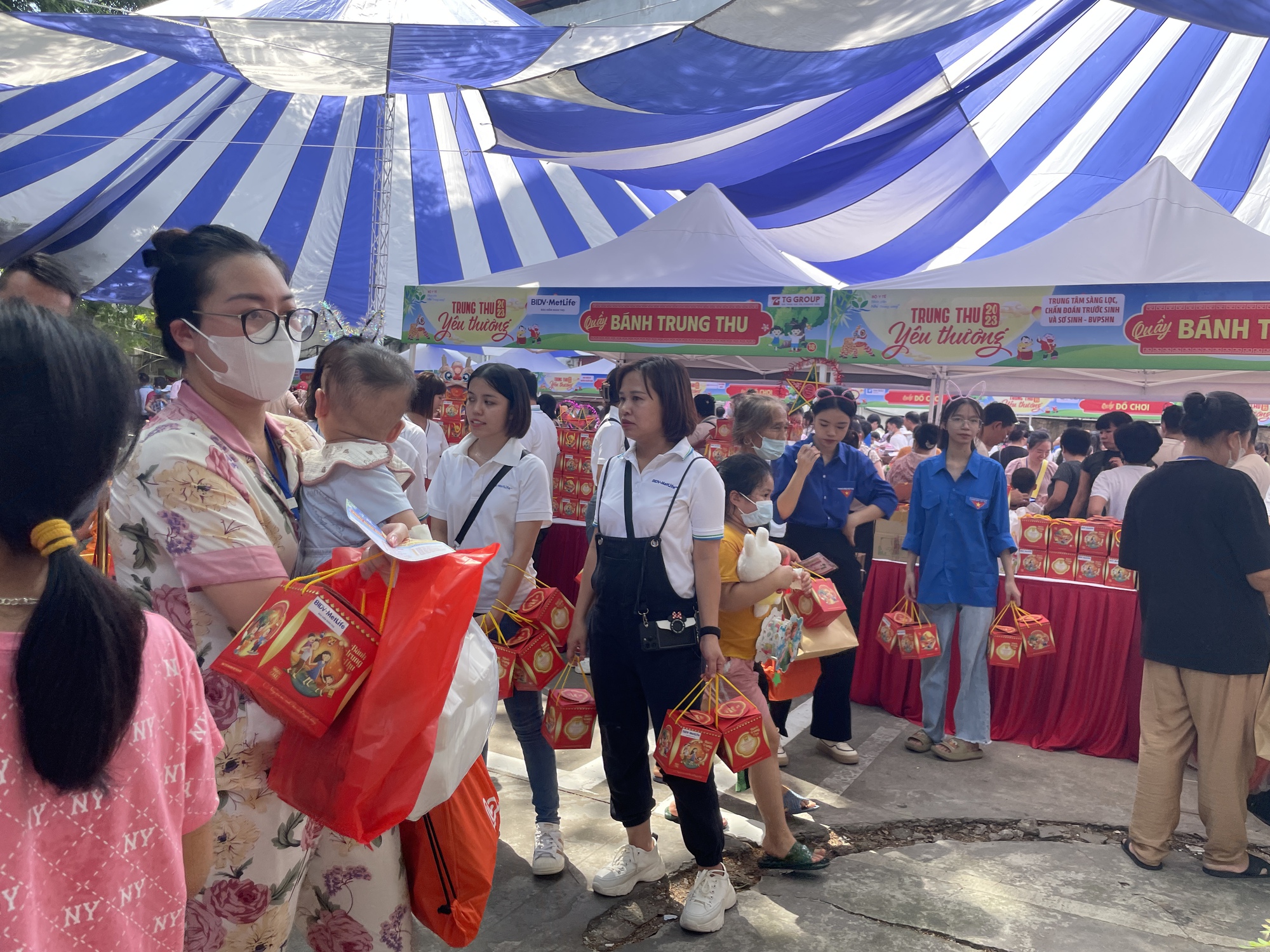 2.200 bệnh nhi đón Trung thu yêu thương - Ảnh 12.