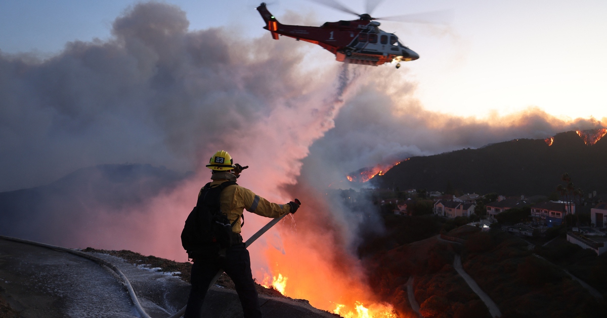 カリフォルニアの山火事が制御不能に