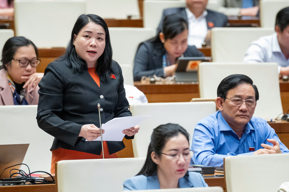 Đại biểu Huỳnh Thị Hằng Nga (Đoàn đại biểu Quốc hội tỉnh Trà Vinh) - Ảnh: Quochoi.vn