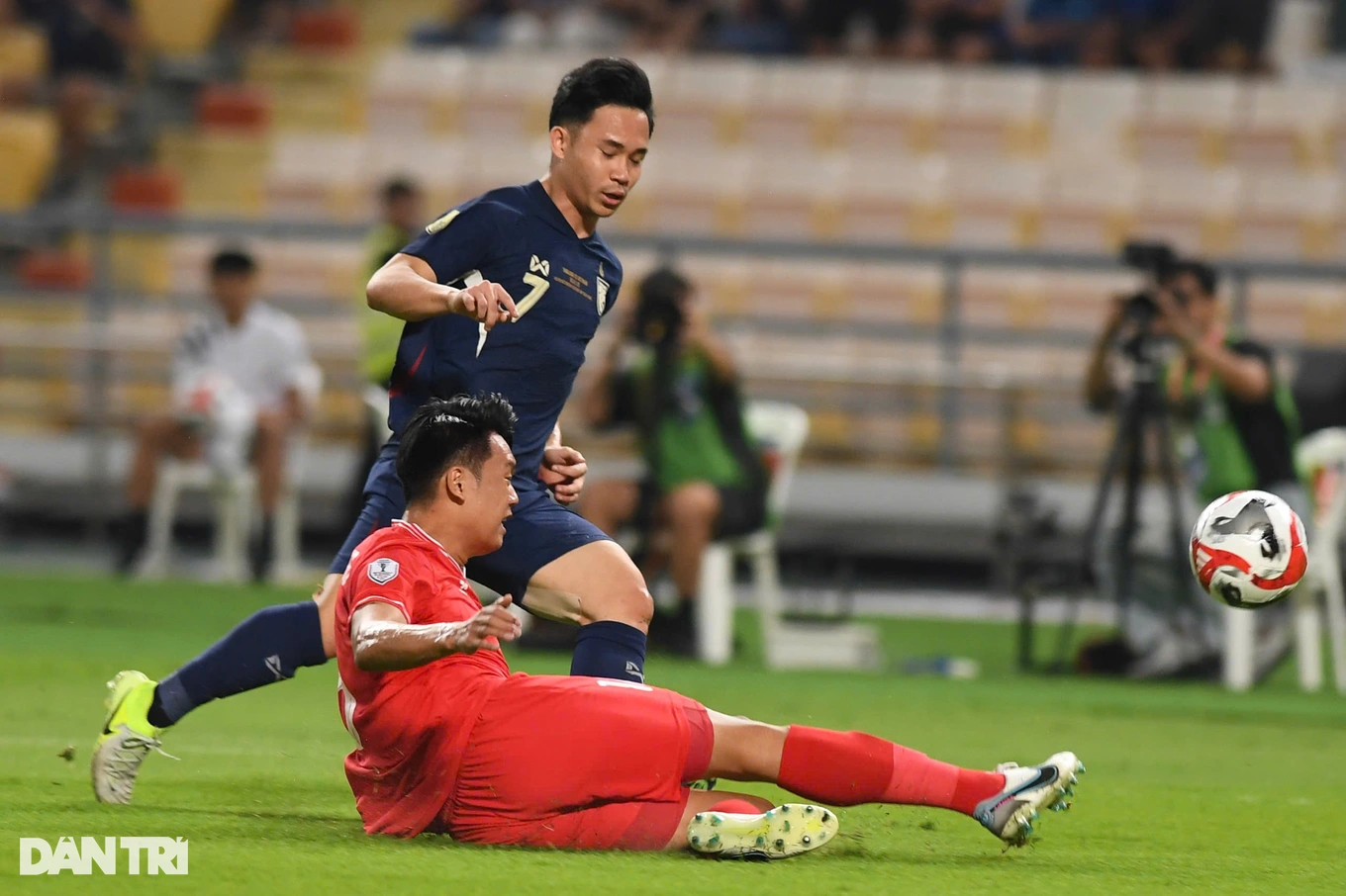 Les fans thaïlandais réagissent à l'explication de Supachok