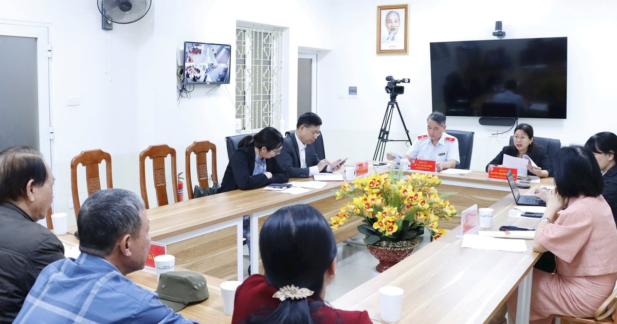 Deputy Minister Nguyen Thi Phuong Hoa periodically receives citizens in November 2024