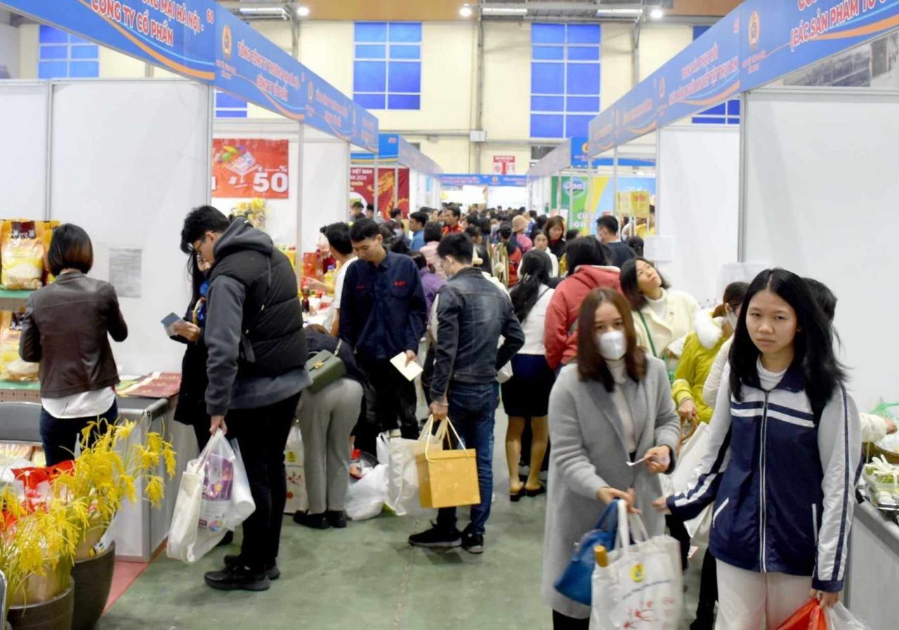 労働者が旧正月の休暇に出かける 2.jpg
