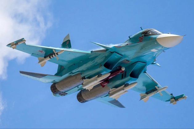 Monde - Un avion russe Su-34 lance un missile Kh-59MK et attaque avec précision une position stratégique en Ukraine