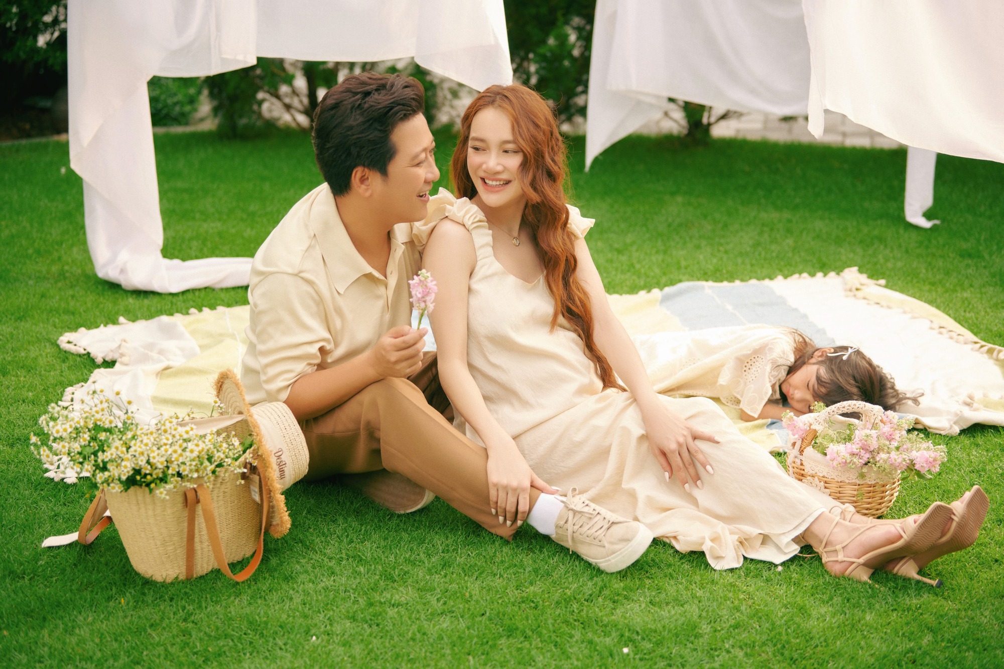 Gia đình Trường Giang - Nhã Phương khoe ảnh hạnh phúc - Ảnh 2.