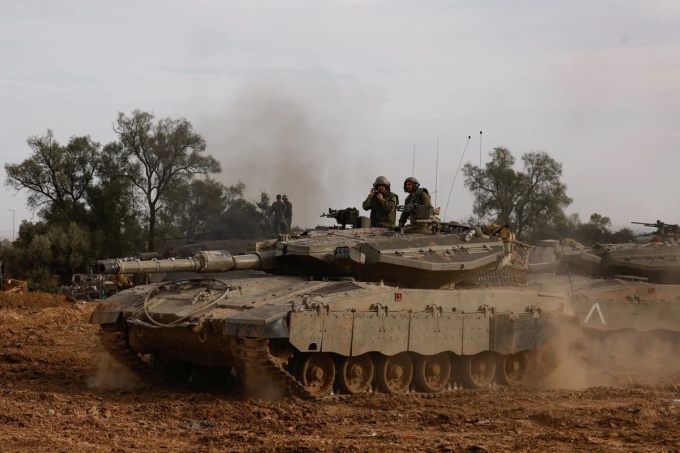 Des chars israéliens près de la frontière avec la bande de Gaza, le 22 novembre. Photo : Reuters