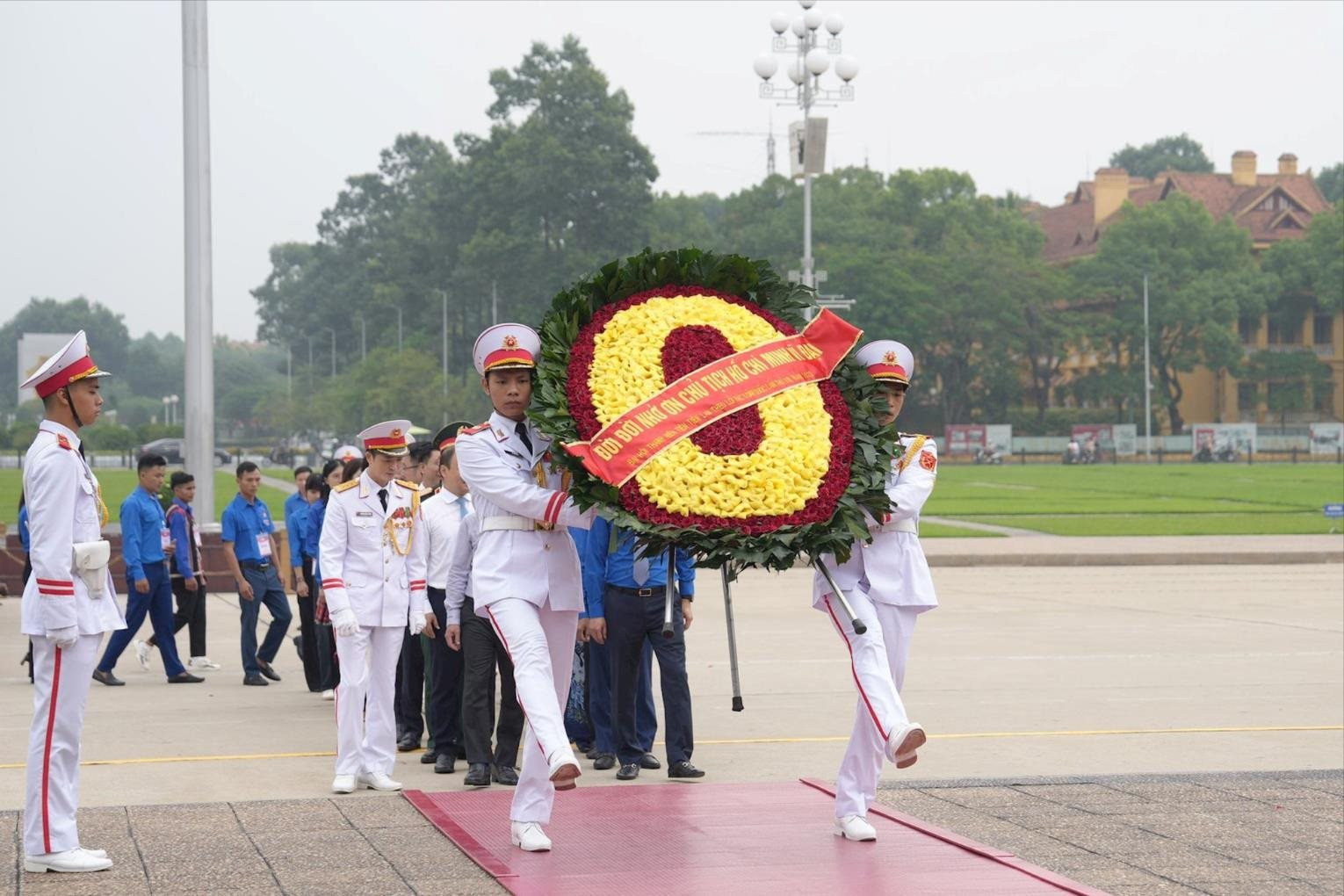 420 thanh nien tien tien bao cong dang bac hinh 4