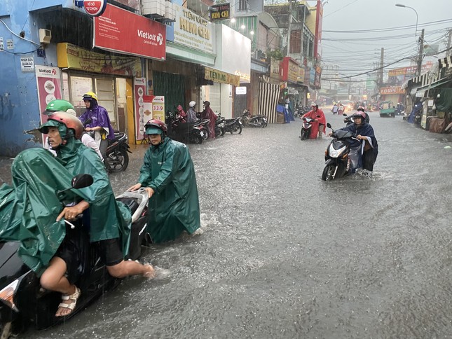 ជើងហោះហើររាប់សិបនៅ Tan Son Nhat រងផលប៉ះពាល់ដោយអាកាសធាតុអាក្រក់រូបថត ២