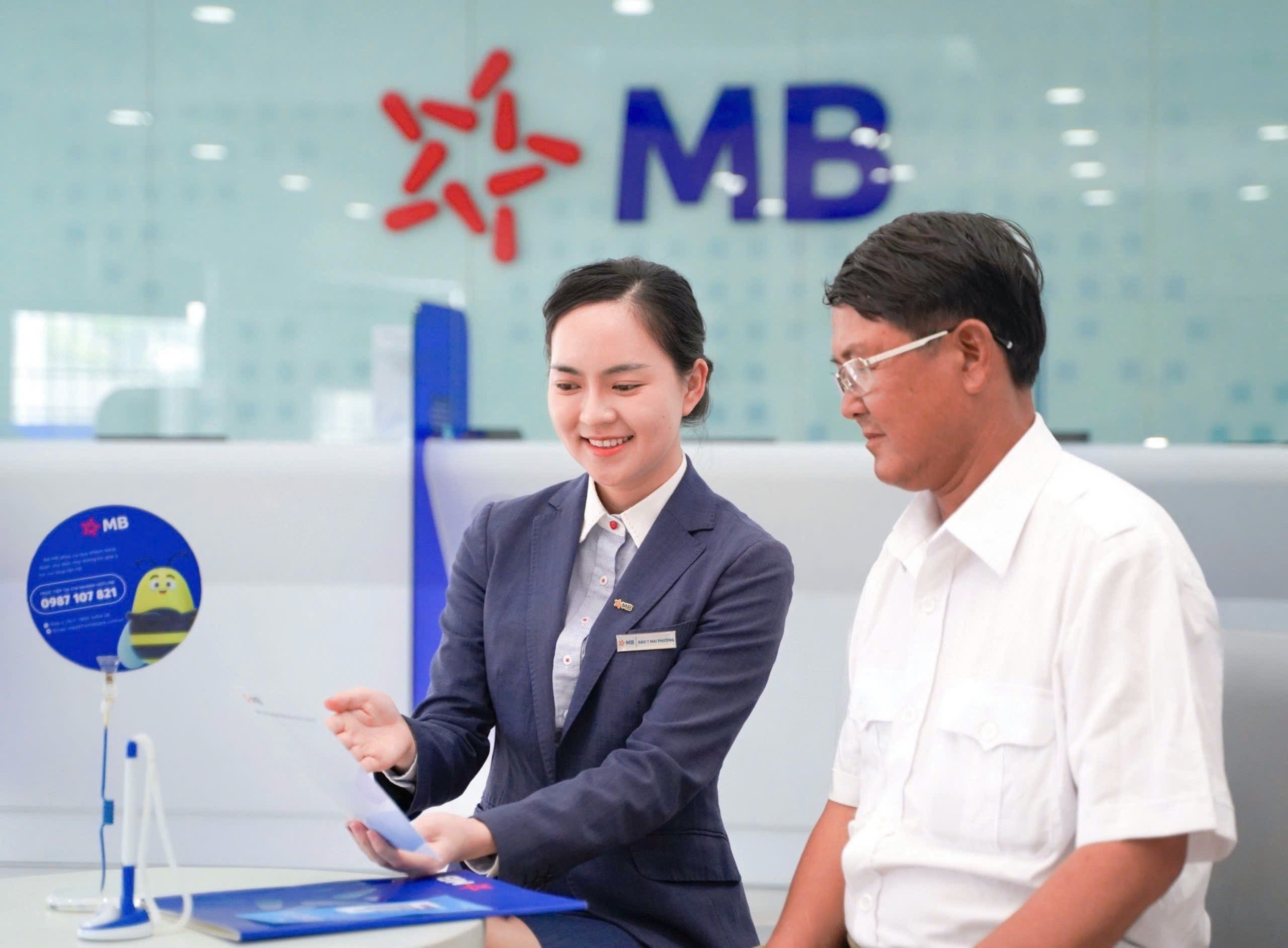 MB deploys 2,000 billion VND loan package to support life reconstruction for customers affected by storms and floods