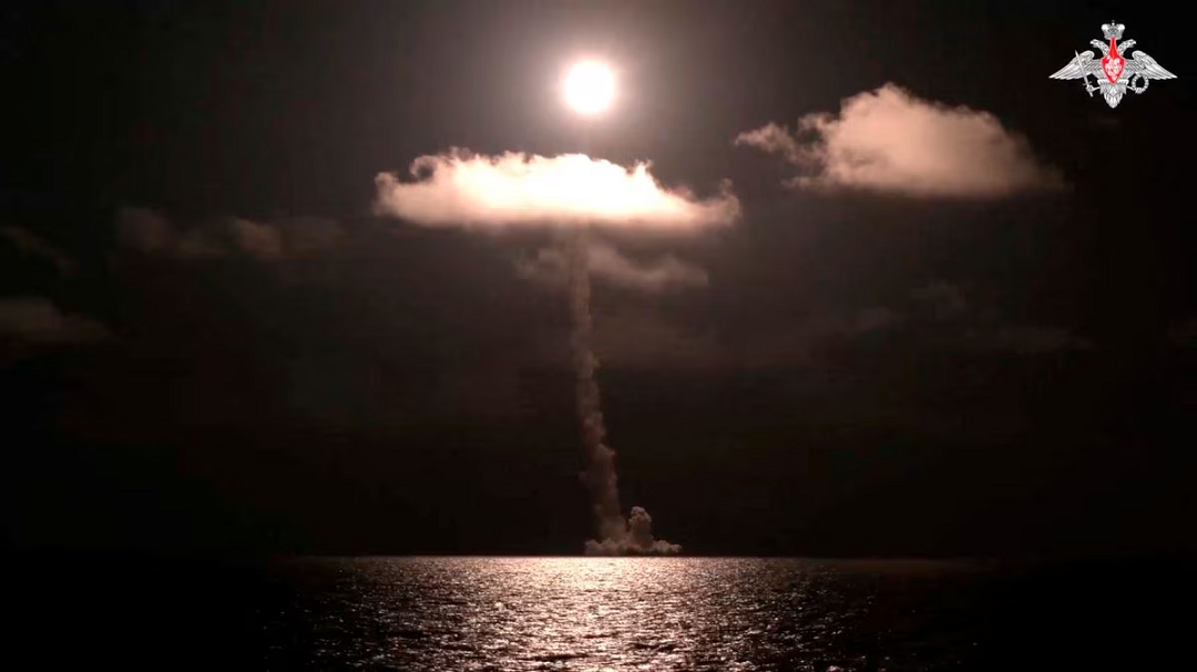 Welt - Russland testet Interkontinentalrakete Bulawa von Atom-U-Boot aus