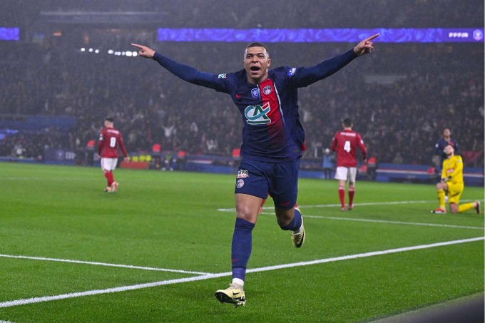 Mbappe mừng bàn mở tỷ số ở phút 34 trận PSG thắng PSG 3-1 ở vòng 1/8 Cup Quốc gia Pháp trên sân Parc des Princes ngày 7/2. Ảnh: psg.fr