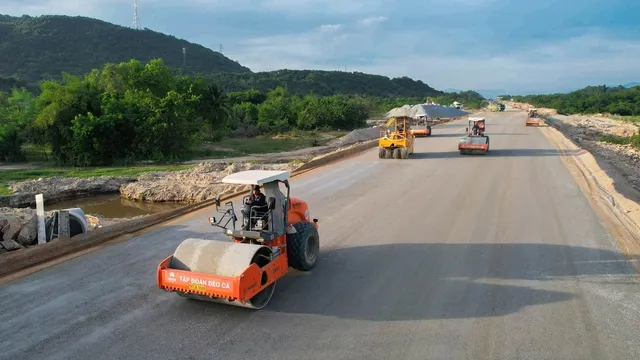 Dám đi trên sỏi đá khô cằn để thức tỉnh tiềm năng  các vùng đất mới - Ảnh 4.