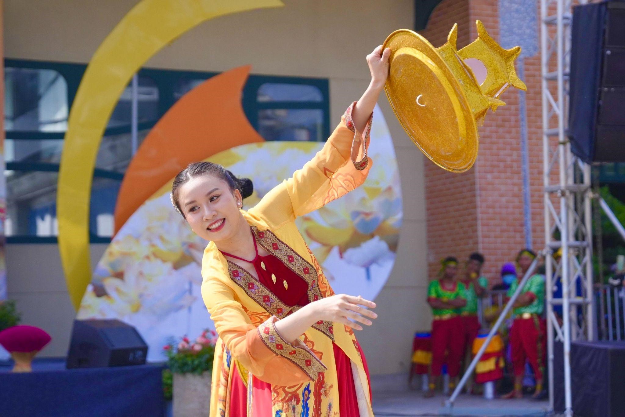 'Độc lạ' văn hóa Khmer được tái hiện sinh động trên núi Bà Đen, Tây Ninh- Ảnh 9.