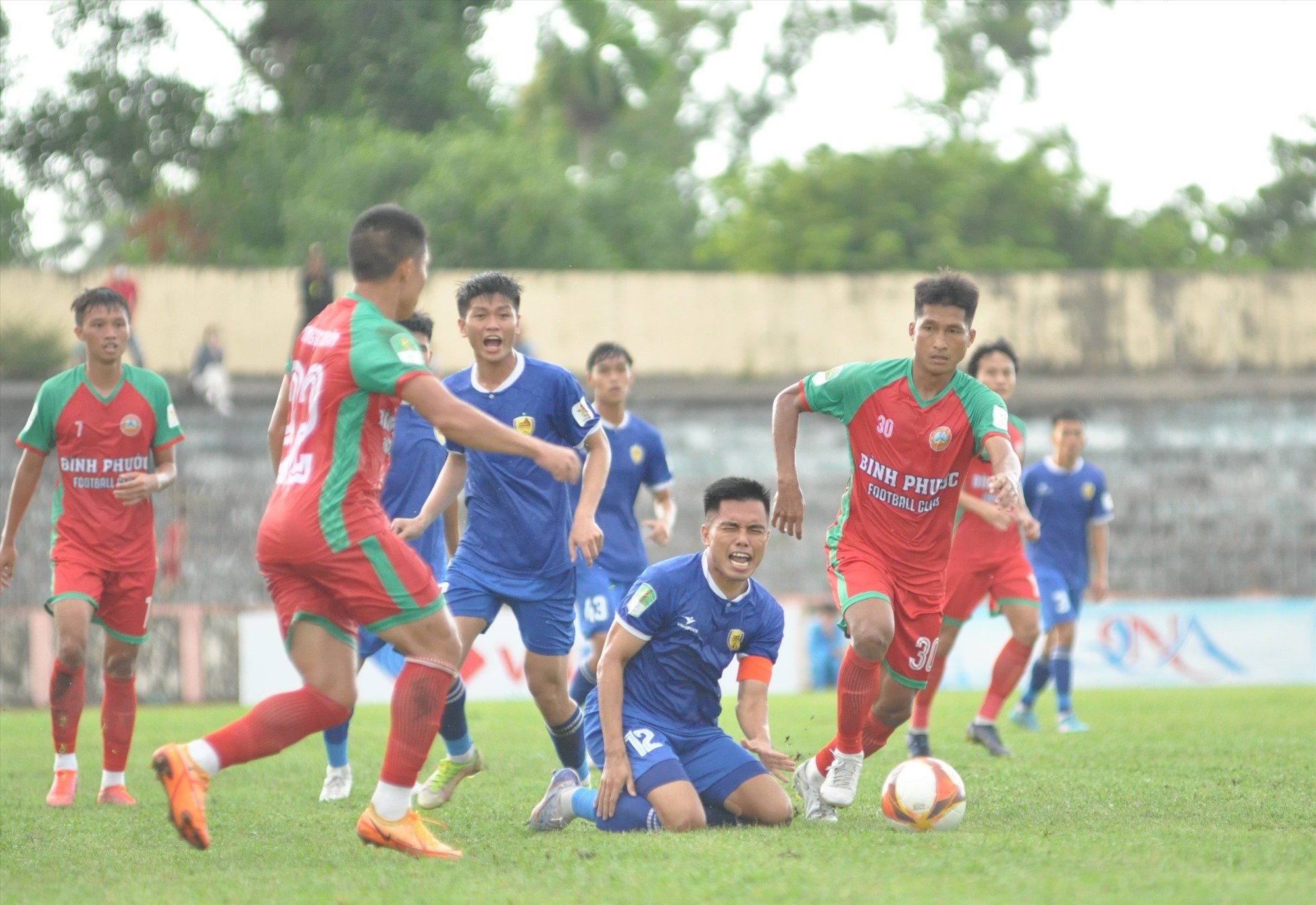 Una feroz pelea provocó que el capitán de Quang Nam, Hoang Hung, resultara herido. Foto: T.V.