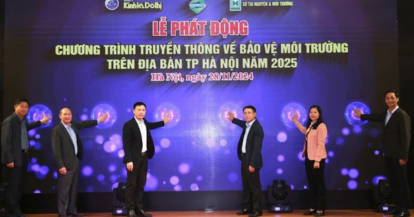 Trao giải cuộc thi viết về bảo vệ môi trường Hà Nội năm 2024