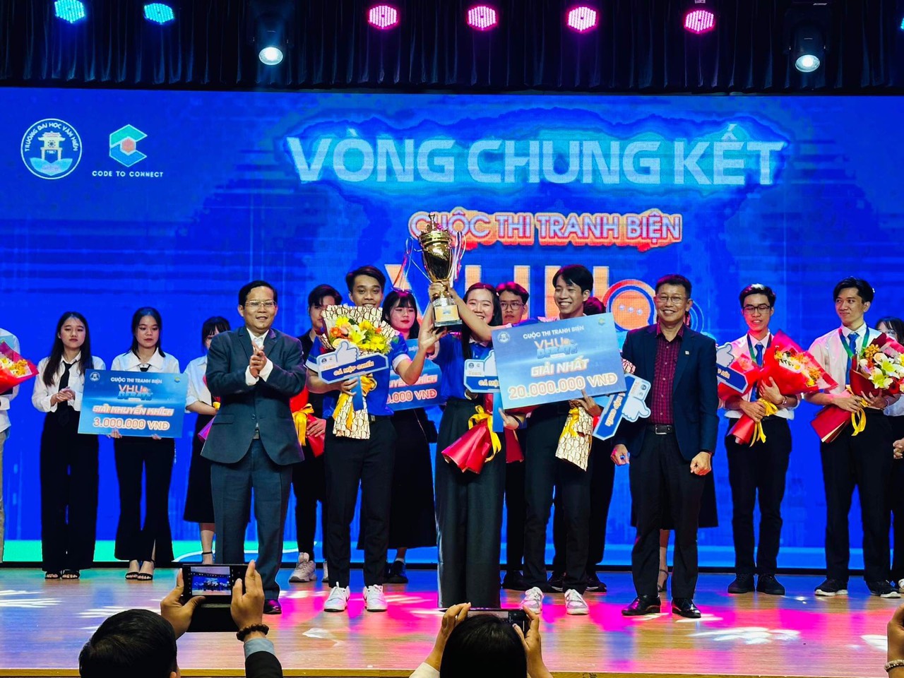 Công bố quán quân cuộc thi tranh biện VHU Debate 2023 - Ảnh 5.