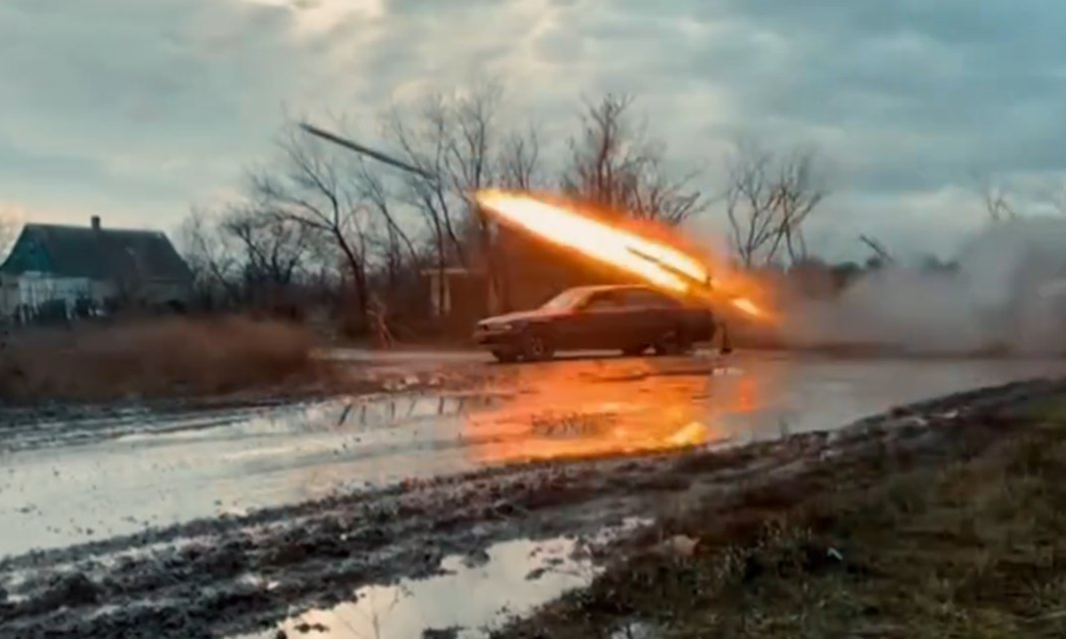 ウクライナ、車にロケットランチャーを搭載