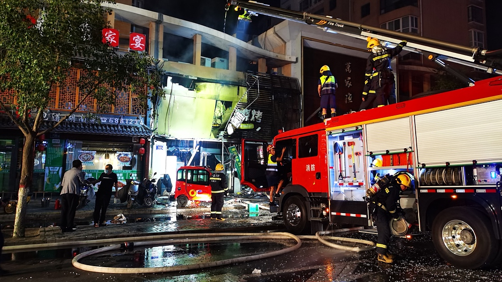 Casi 40 personas murieron y resultaron heridas en el incendio de un restaurante en China, foto 1