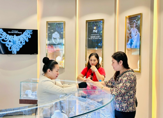Kết thúc quý 3, lợi nhuận PNJ đạt 1.340 tỷ đồng, dù đối mặt nhiều thách thức chủ quan lẫn khách quan. Ảnh: Thùy Linh