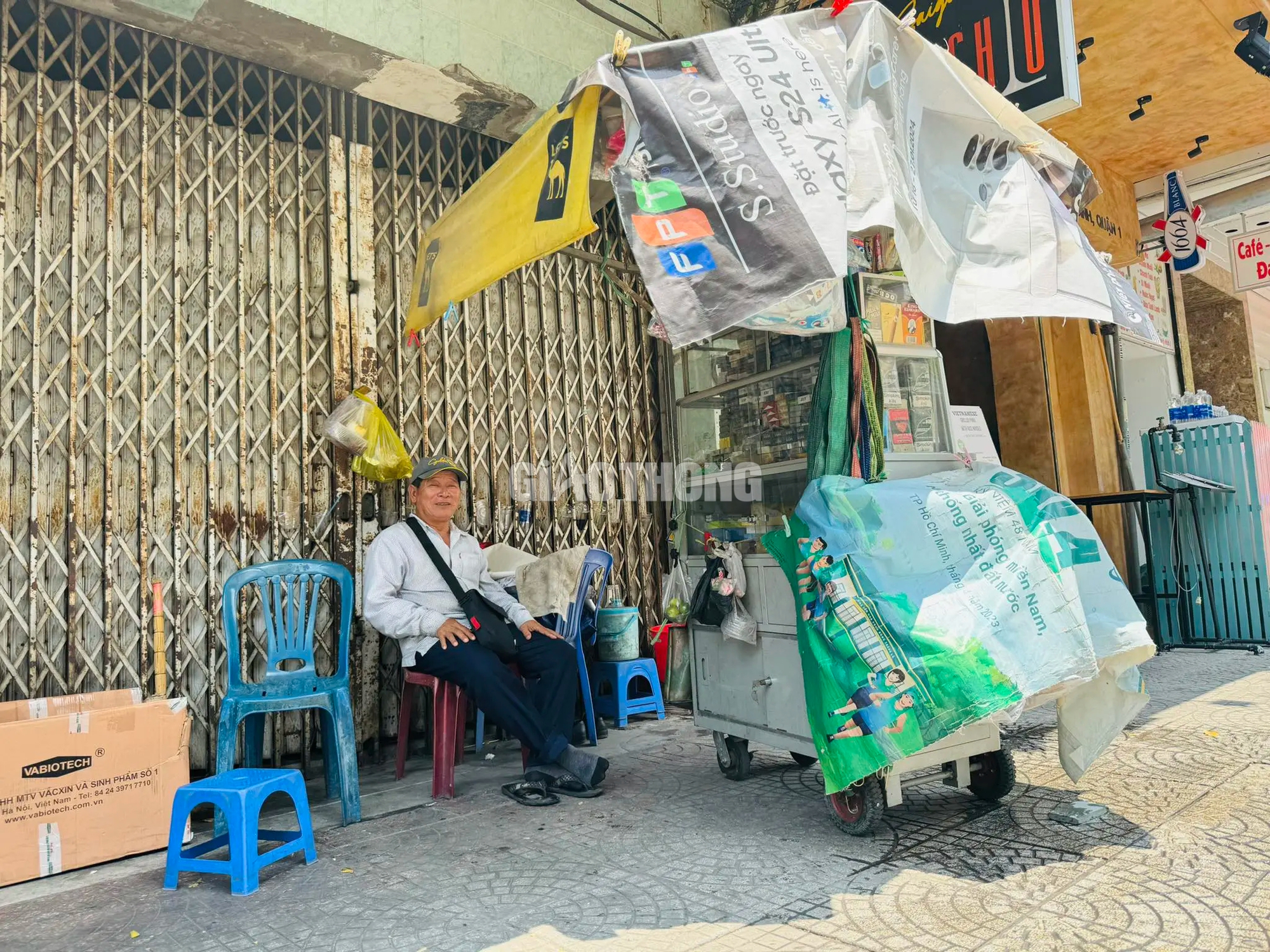 TP.HCM: Trả phí thuê vỉa hè, người dân thoát cảnh nơm nớp chạy trốn nhân viên đô thị- Ảnh 9.