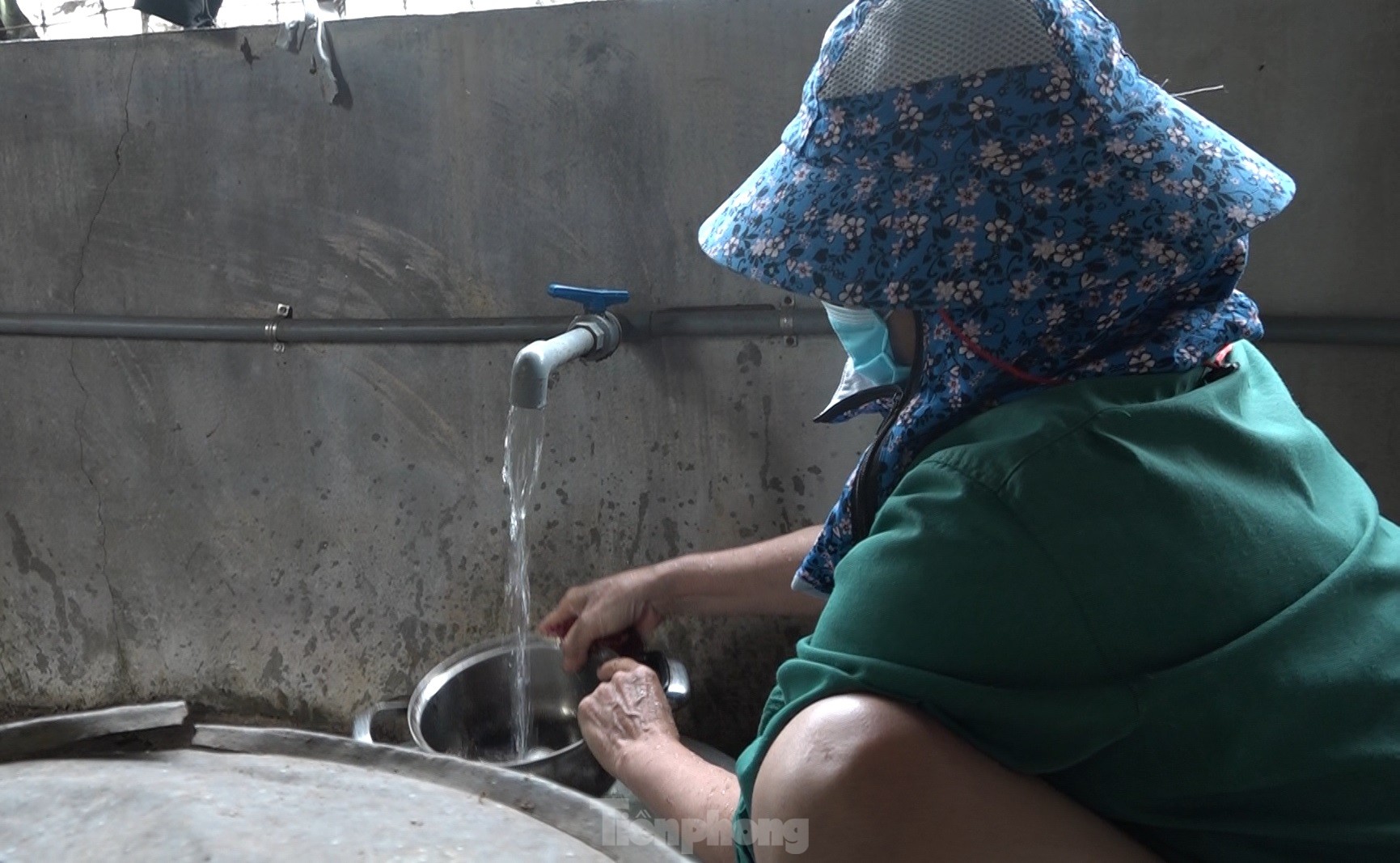 Ha Tinh : Des milliers de ménages utilisent l'eau polluée de la rivière pour leurs activités quotidiennes. Photo 7