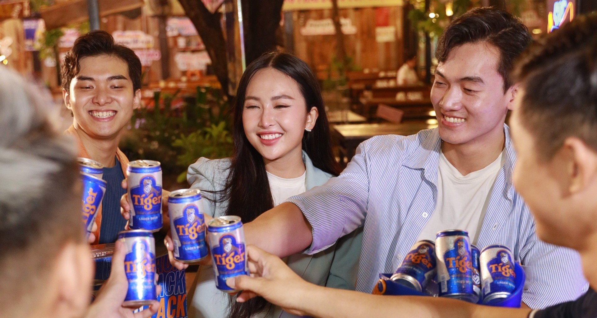 Bóng vàng Tiger Beer 100 triệu tăng sức nóng cho mùa bóng cuối năm