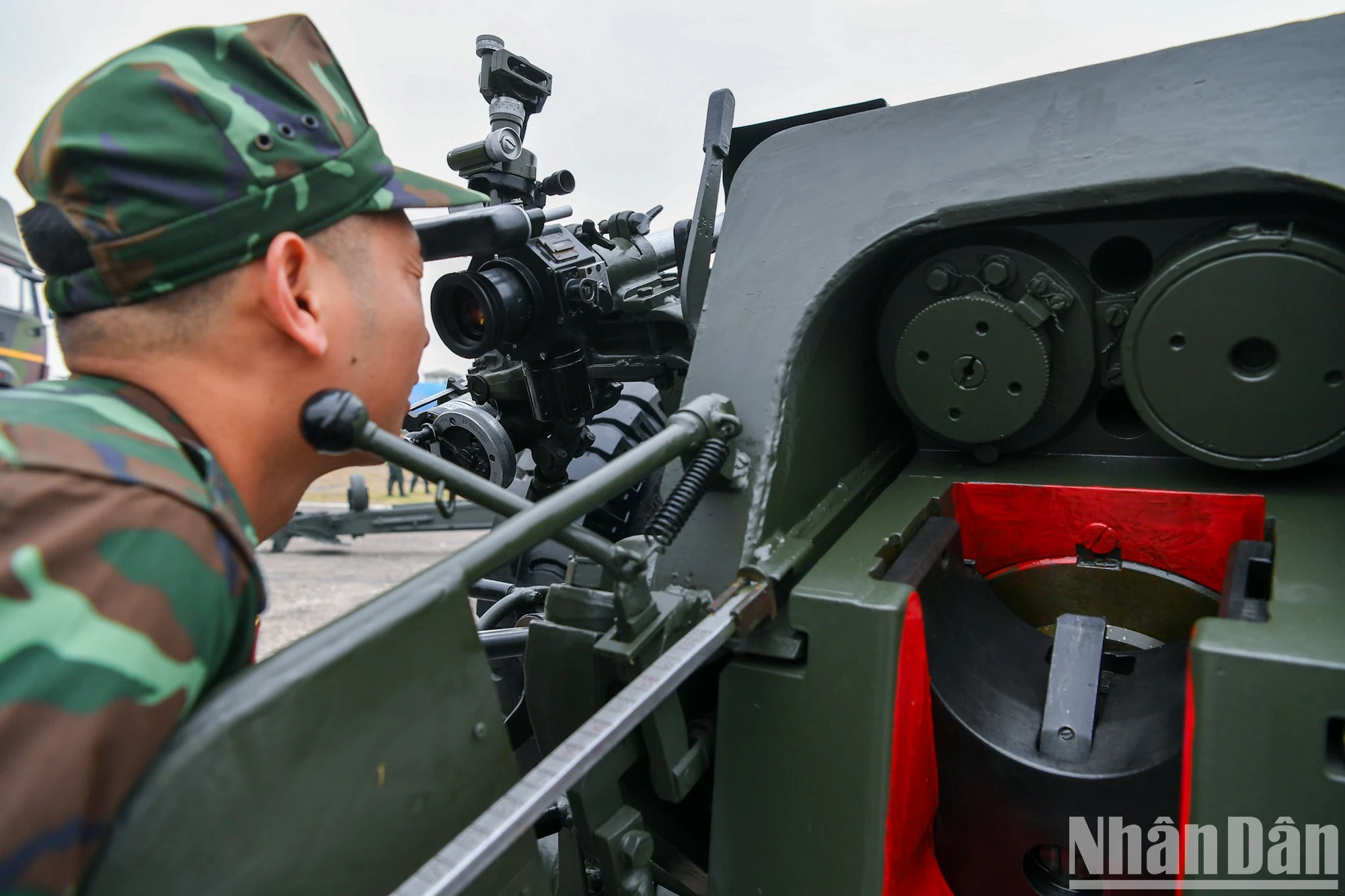 【写真】2024年防衛博覧会に展示された自走砲システム、ミサイル、発射装置 写真11