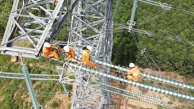 Einweihung des 500-kV-Leitungskreises 3 Quang Trach – Pho Noi im Juli