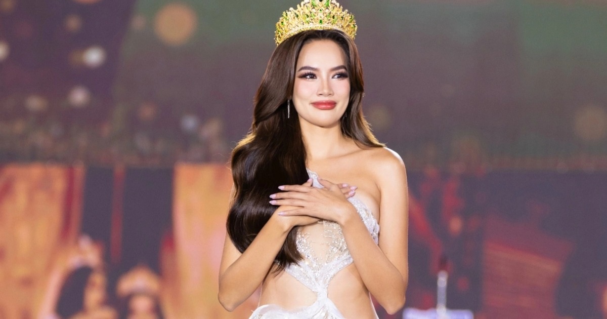 Le Hoang Phuong trägt ein vom Meer inspiriertes Kleid und beendet ihre Amtszeit als Miss