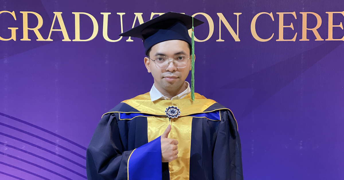 Stopped going to university after 3 years, became valedictorian of college with perfect score