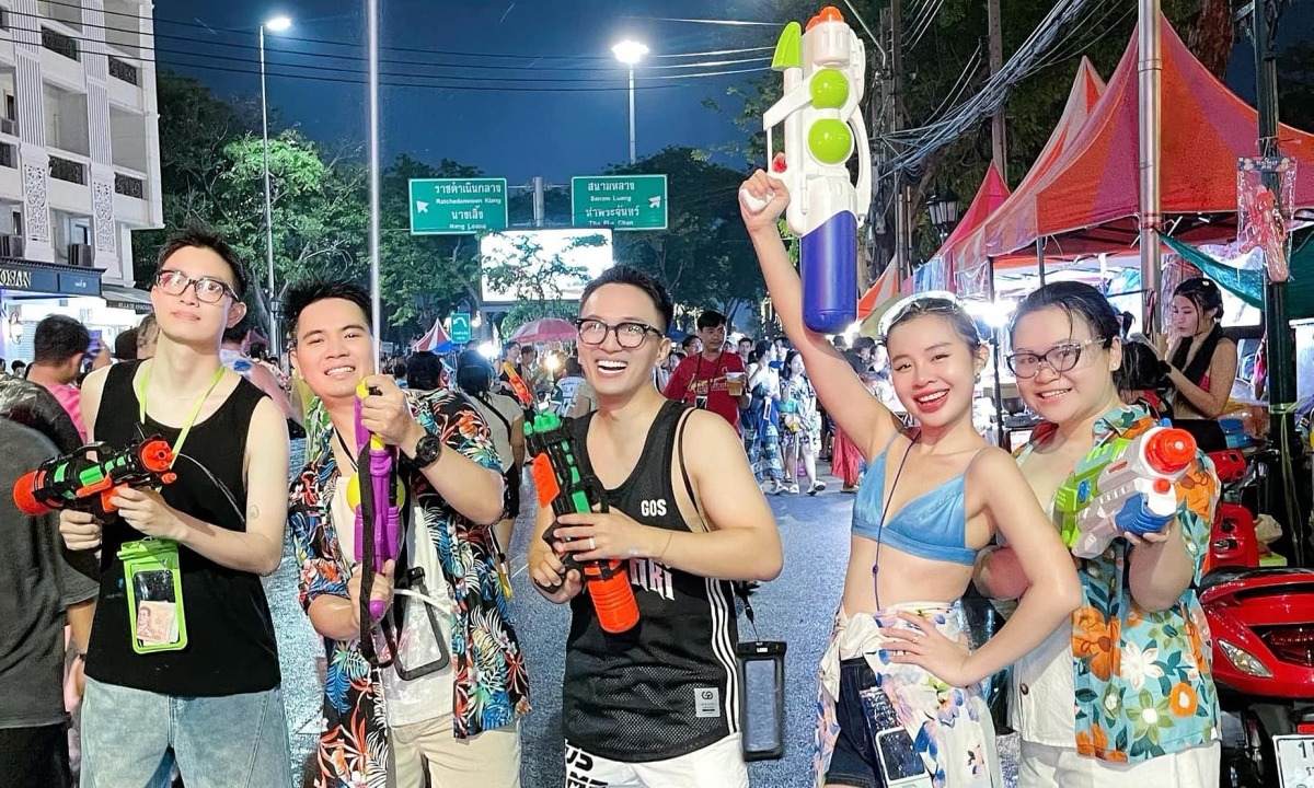 Vietnamese tourists flock to foreign countries