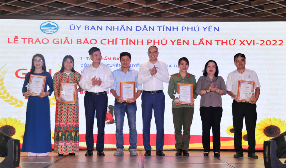 27 works were awarded at the Phu Yen Provincial Newspaper Award Ceremony 2022, picture 1