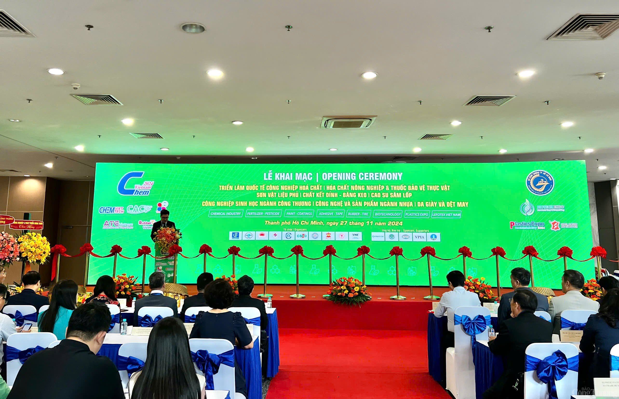 Une série d'expositions dans le domaine de l'industrie et du commerce a été ouverte dans la ville. Hô Chi Minh