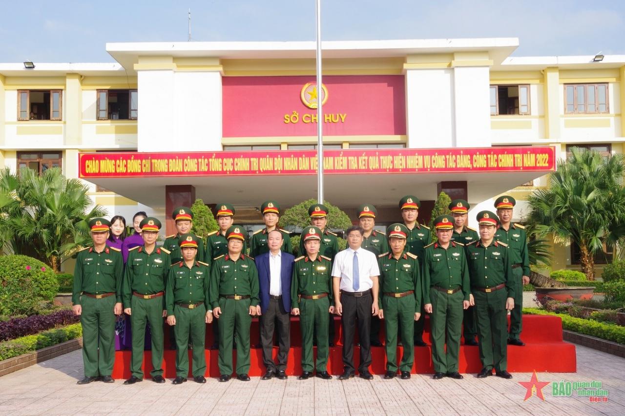 El Departamento General de Política del Ejército Popular de Vietnam inspecciona las actividades políticas y del partido en 2022 en el Comando Militar de la provincia de Thua Thien Hue.