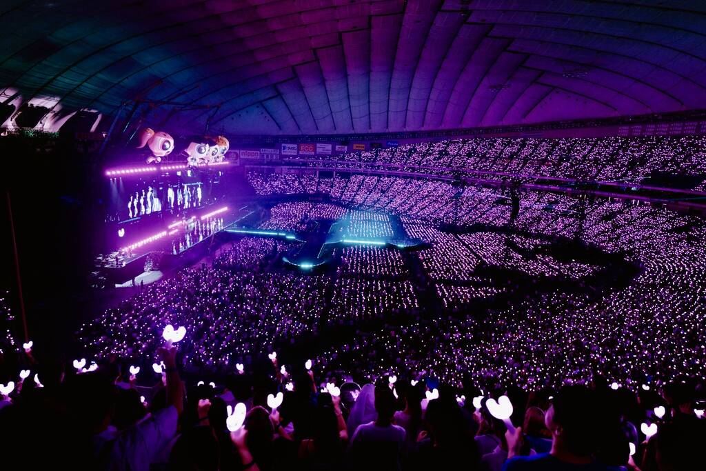 NewJeansは東京ドームで2回の完売公演を開催した。写真: ADOR