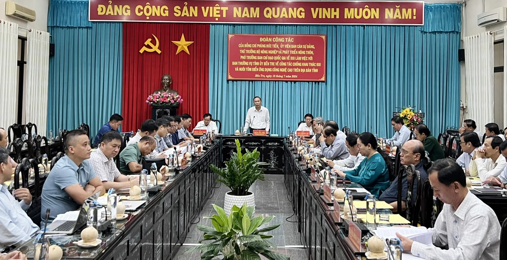 Deputy Minister Phung Duc Tien requested Ben Tre to strengthen management and overcome limitations to soon remove the IUU yellow card warning with the whole country.