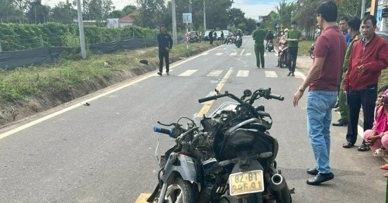 Два мотоцикла столкнулись лоб в лоб, погибли трое подростков