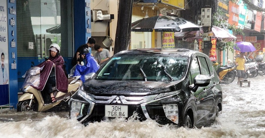 北部では広範囲で大雨、南部では竜巻や雷に注意