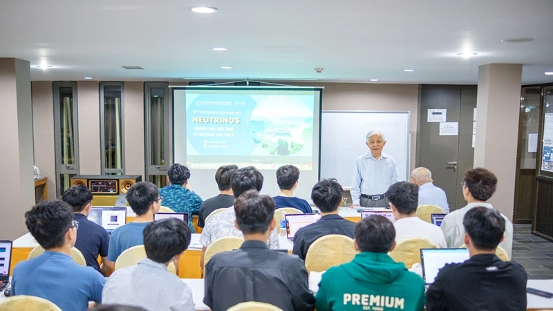 Inauguración de la 8ª Escuela de Neutrinos de Vietnam