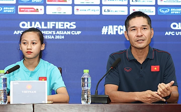 Mr. Akira is associated with many generations of young Vietnamese female players.