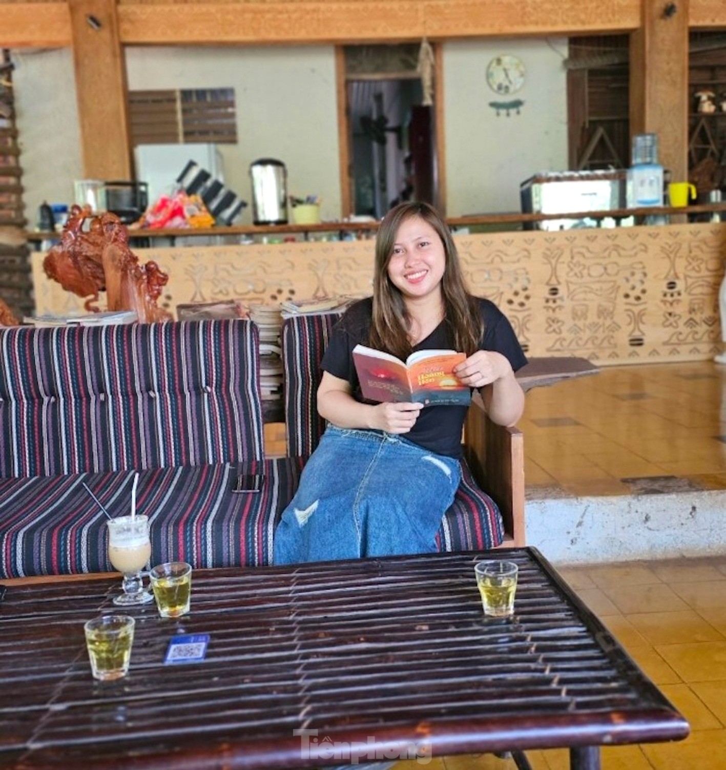 Coffee shops with stilt houses and thatched roofs attract young people in the mountain town photo 17