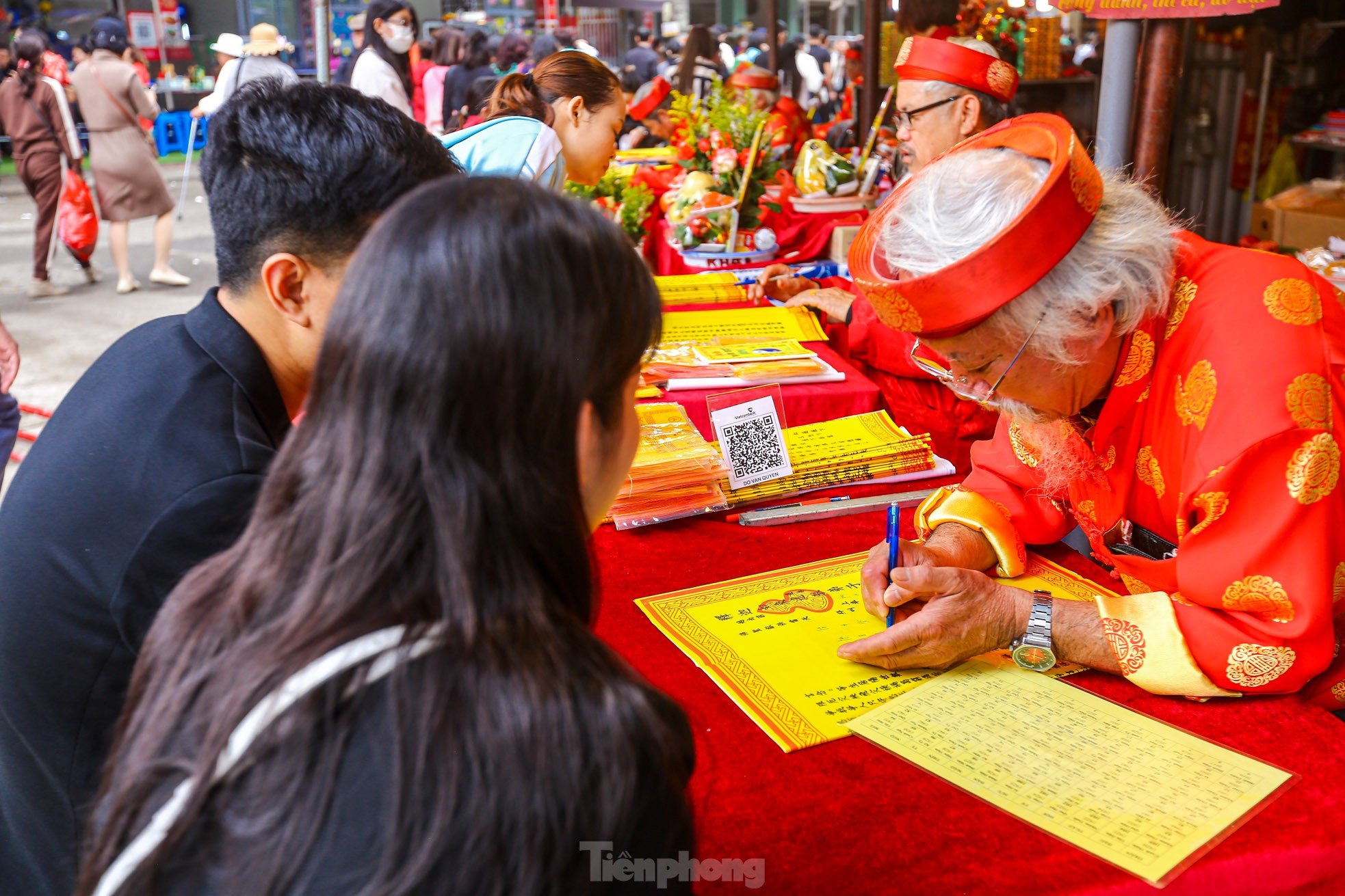 Cashless parking fee collection, no more waiting for hours at Tay Ho Palace festival on Tet holiday photo 26