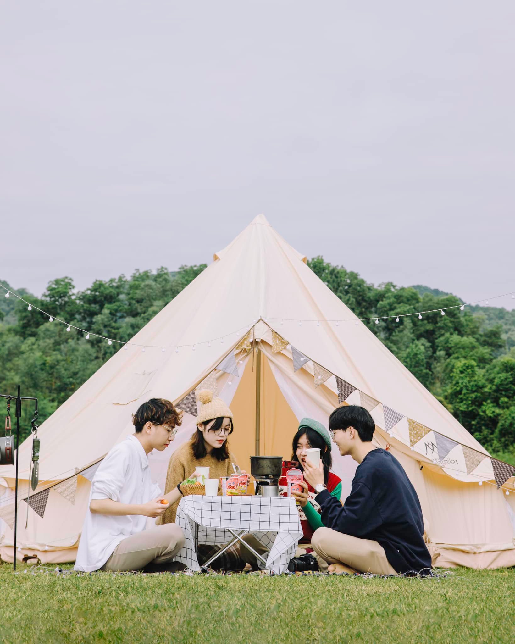 촘누이 호수에서 하룻밤 캠핑을 하려면 방문객은 텐트, 캠프, 조명, 식량을 미리 준비해야 합니다. 사진: 부이 꽝 투이