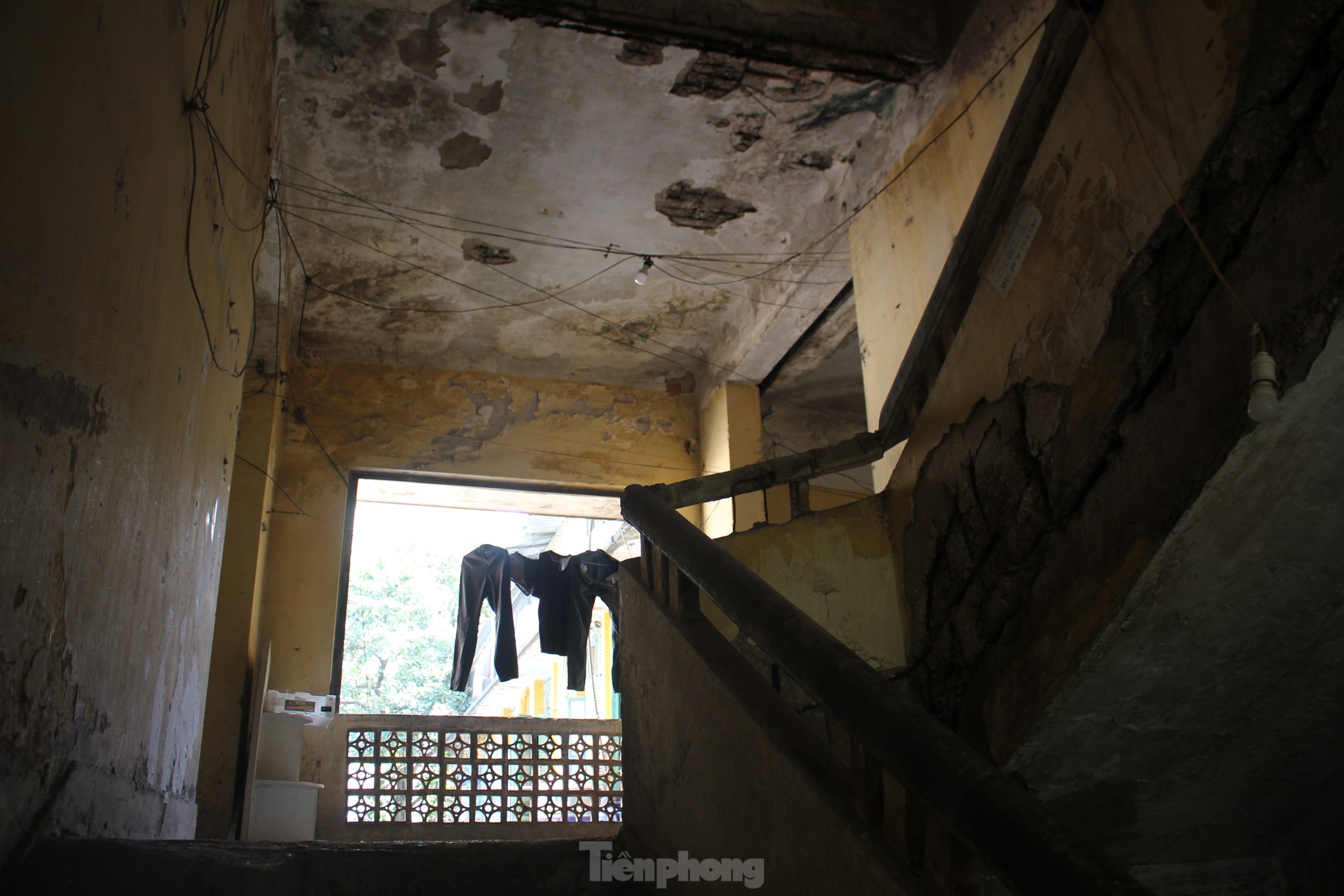 Dentro del complejo de apartamentos 'a punto de derrumbarse' en el centro de la capital, foto 27