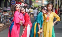 Young people in Ho Chi Minh City wear Ao Dai to take spring photos